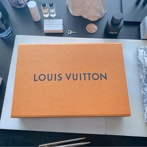 MAGNETIC CLOSURE LOUIS VUITTON BOX